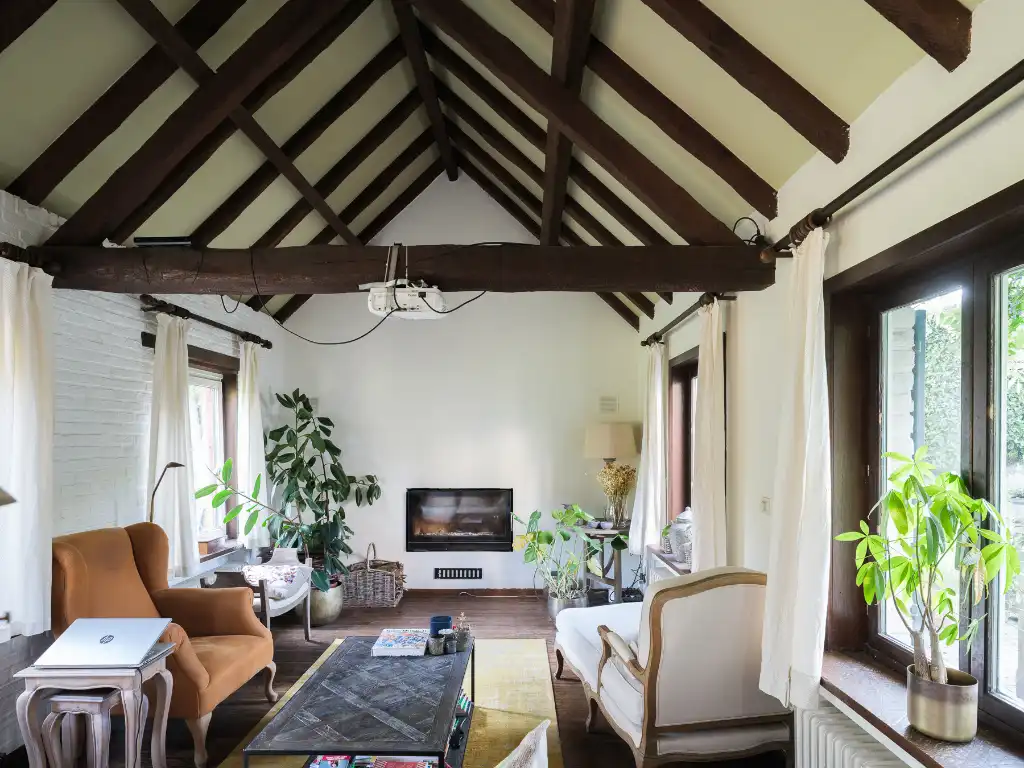 Charmante gezinswoning met oprit en dubbele garage op een rustig perceel van ca. 1632 m² foto 5