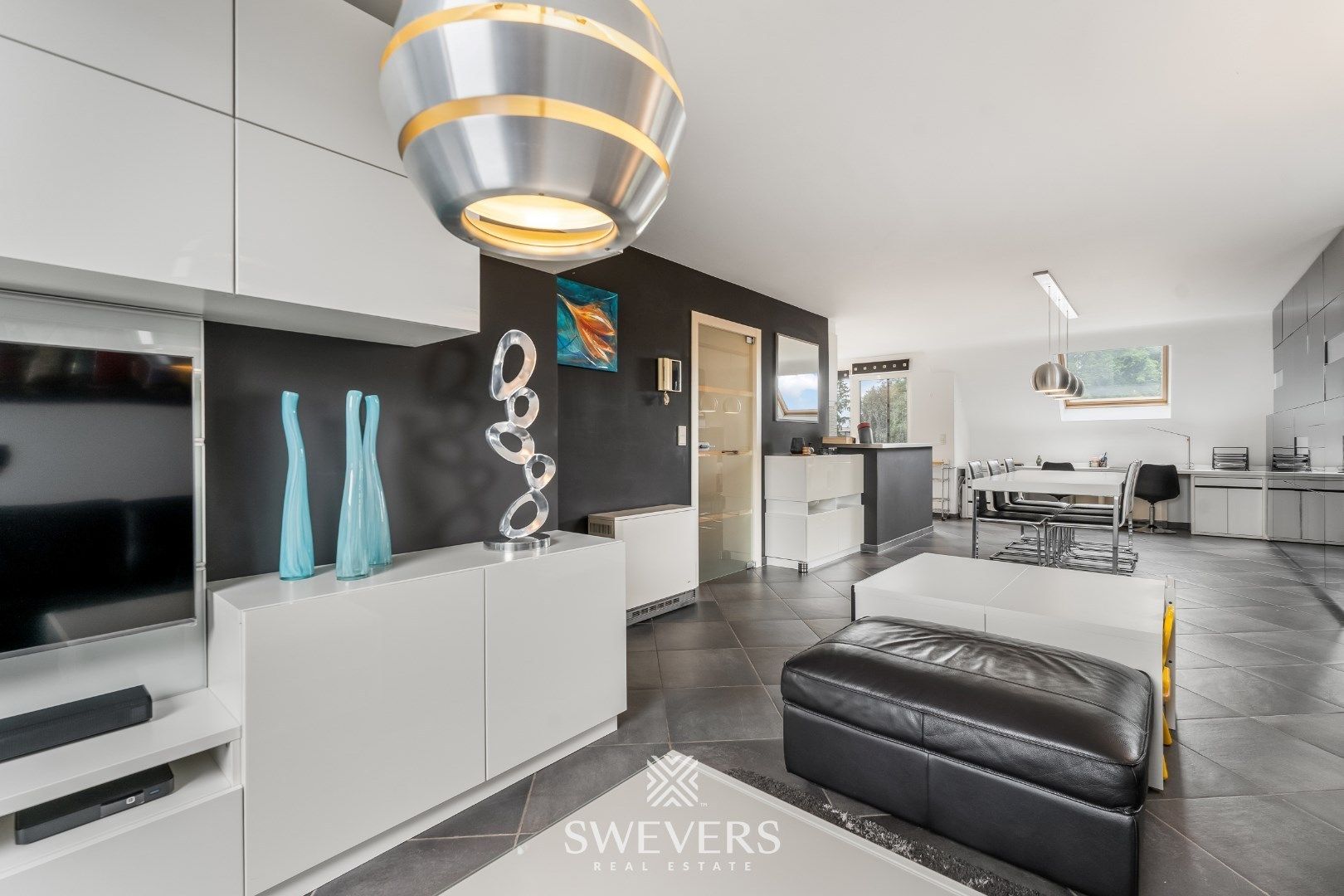 Ruim duplex appartement met 2 slaapkamers en garage foto 4