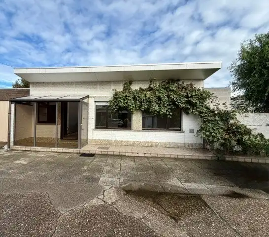 BUNGALOW MET TERRAS foto {{pictureIndex}}
