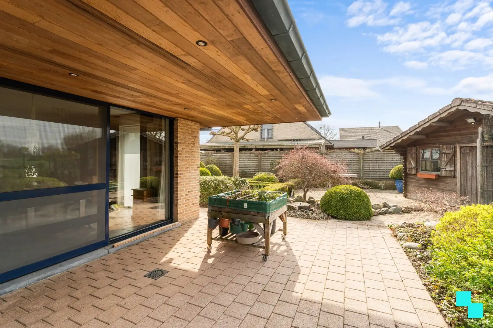 Ruime woning met loods in groene omgeving - Oekene foto 24