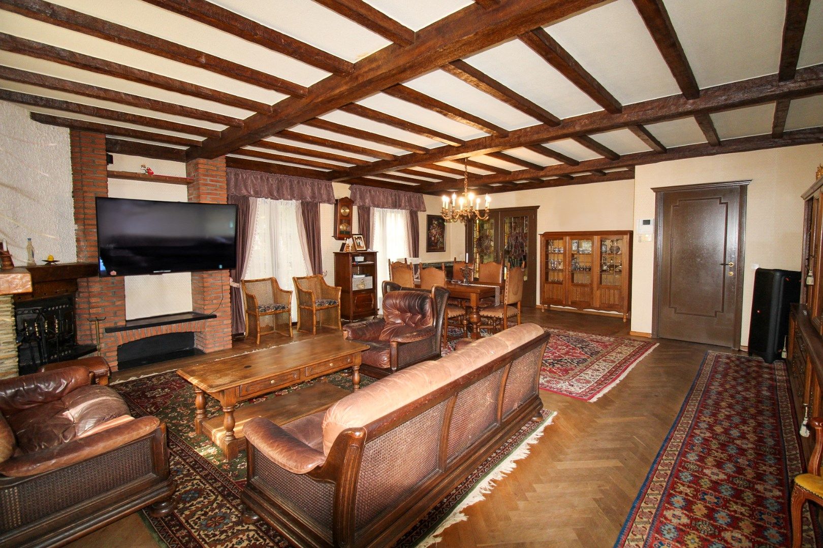 Luxe, ruimte en ontspanning onder één dak – exclusieve villa met zwembad en tennisveld te koop in Beveren! foto 9