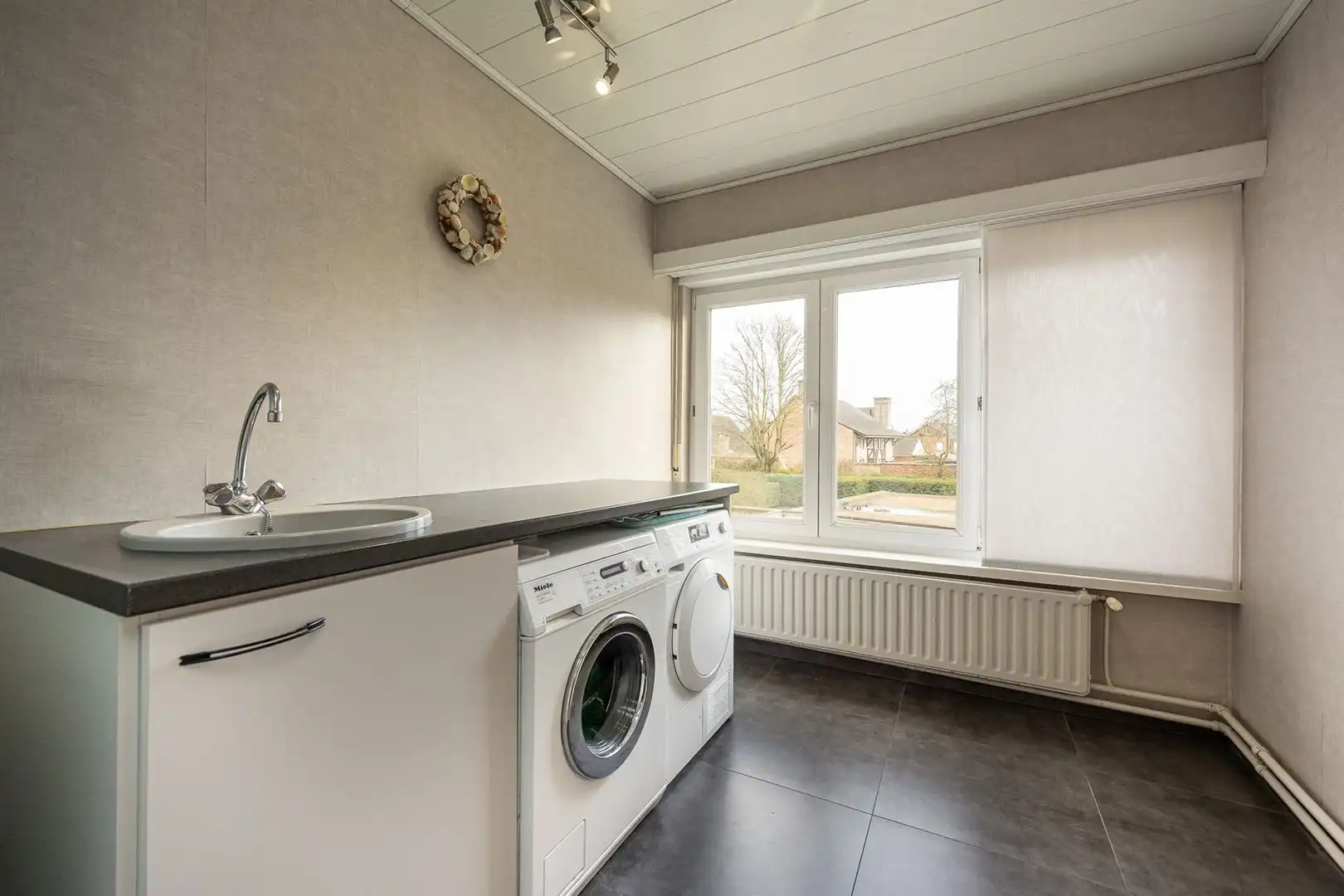 Woning met 5 slaapkamers en 2 badkamers op zuid perceel. foto 17