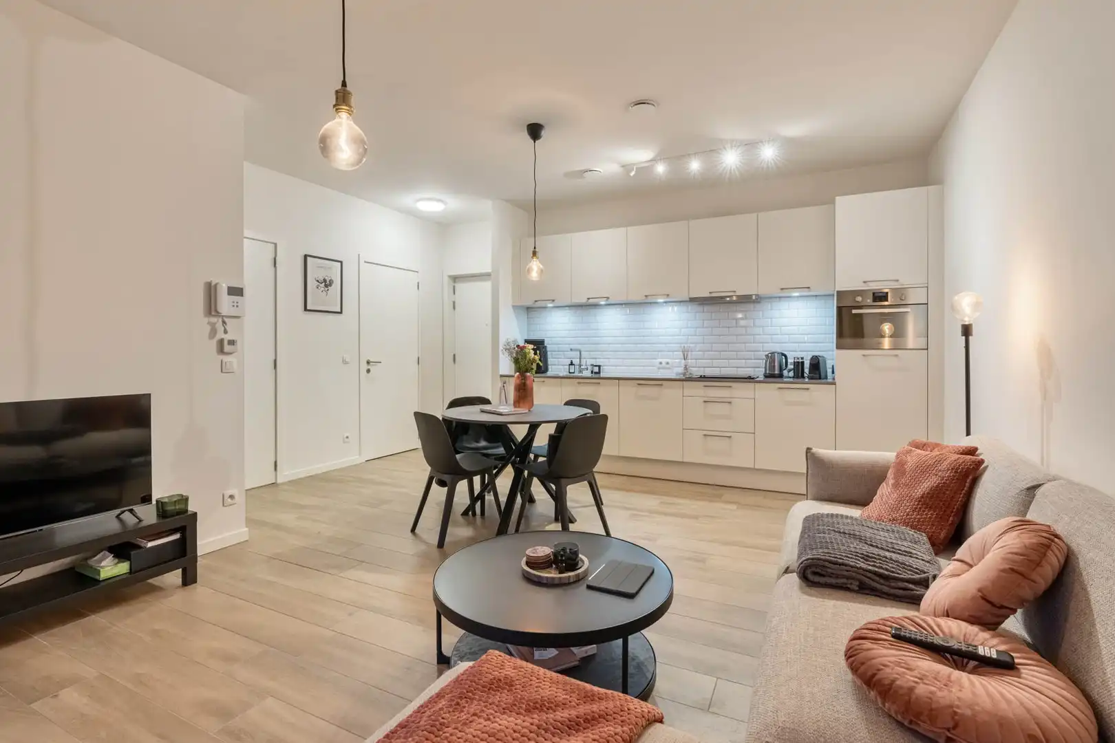 QUARTIER BLEU - Stijlvol 1-slaapkamerappartement met gezellig terras, op topligging nabij het centrum. foto 2