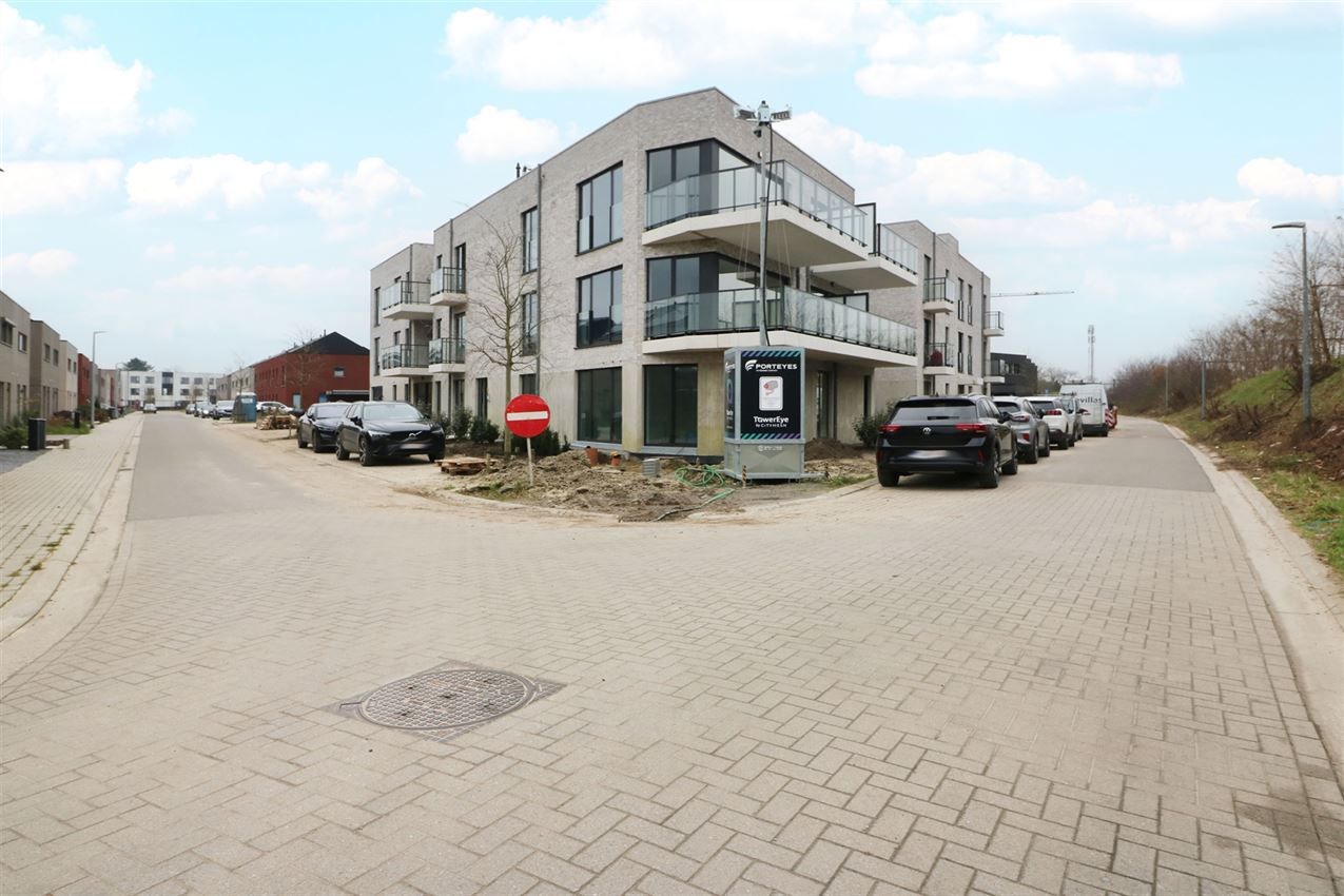 Nieuwbouwapp. met 2 slpk. op gunstige locatie foto {{pictureIndex}}