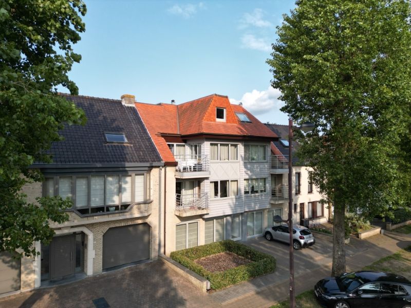 RUIM EN ZONNIG APPARTEMENT foto {{pictureIndex}}