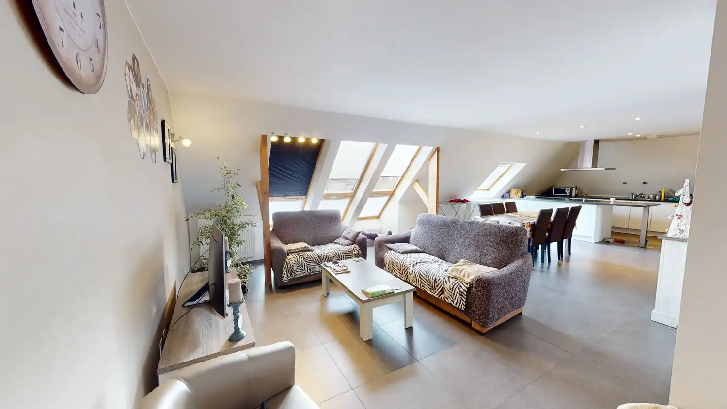 Zeer ruim nieuwbouw appartement met 3 slaapkamers! foto {{pictureIndex}}