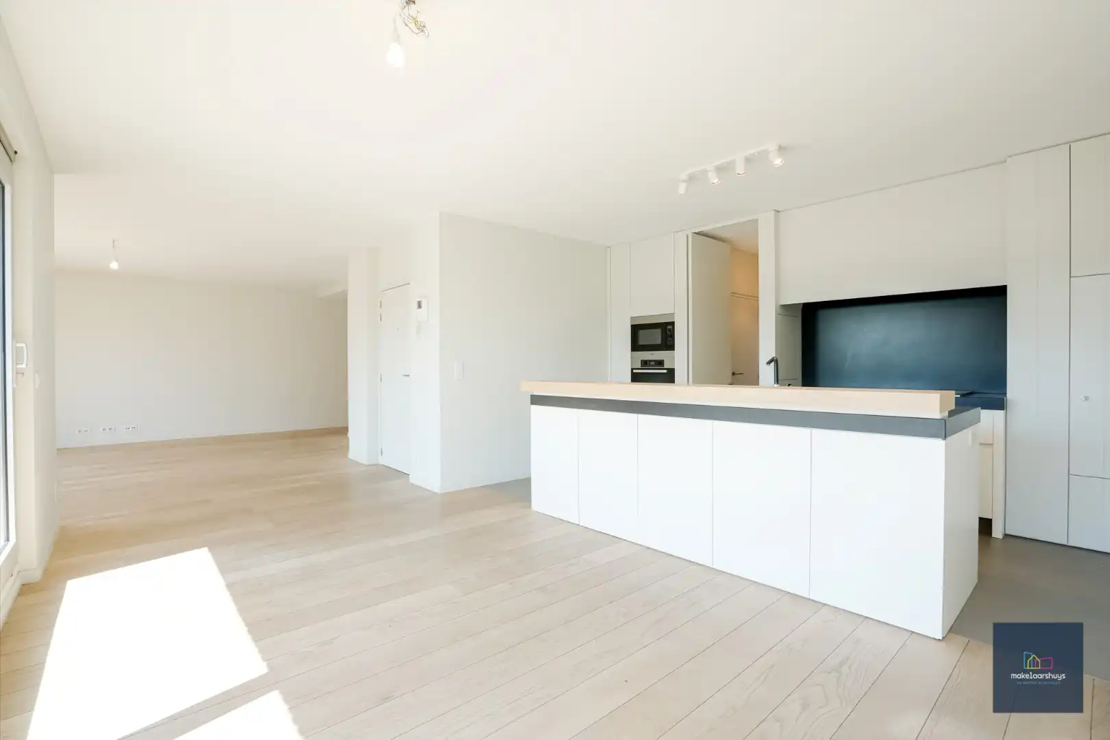 Ruim dakapp. met 2-slp. terras, kelder en garage  foto 9