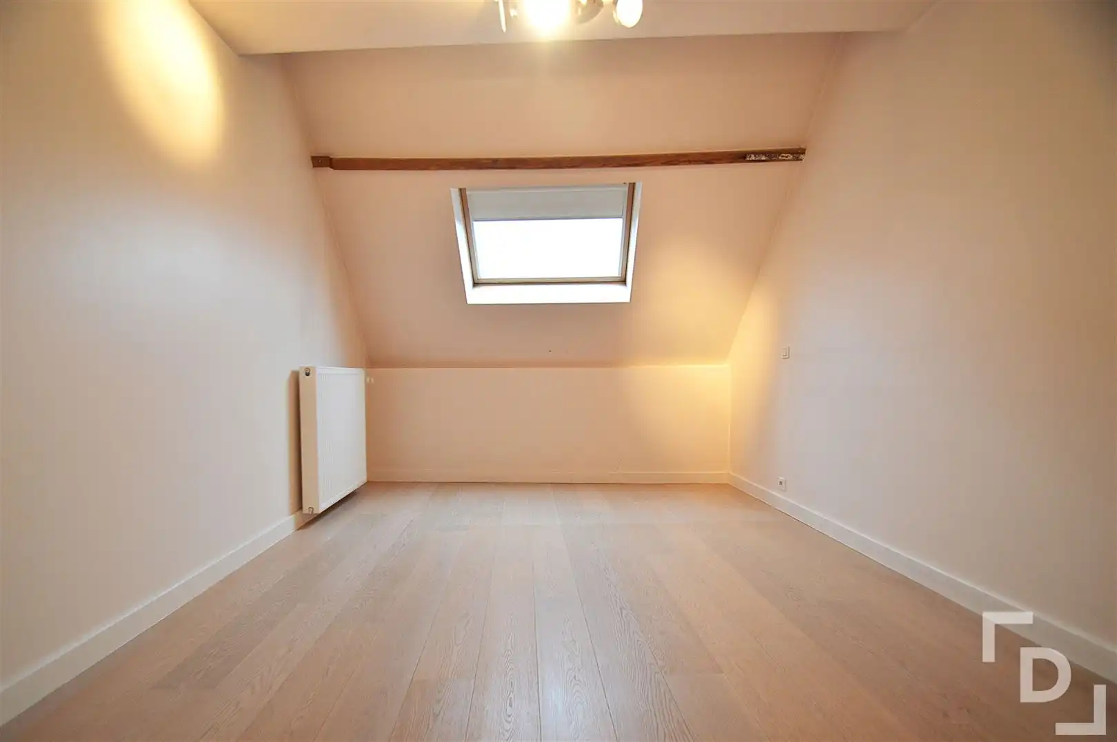 Ruim duplex appartement met garage te huur op toplocatie in Ieper foto 4