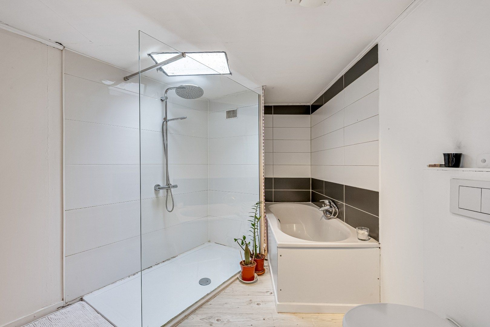 Instapklare woning met tuintje en garage in hartje Gent foto 13