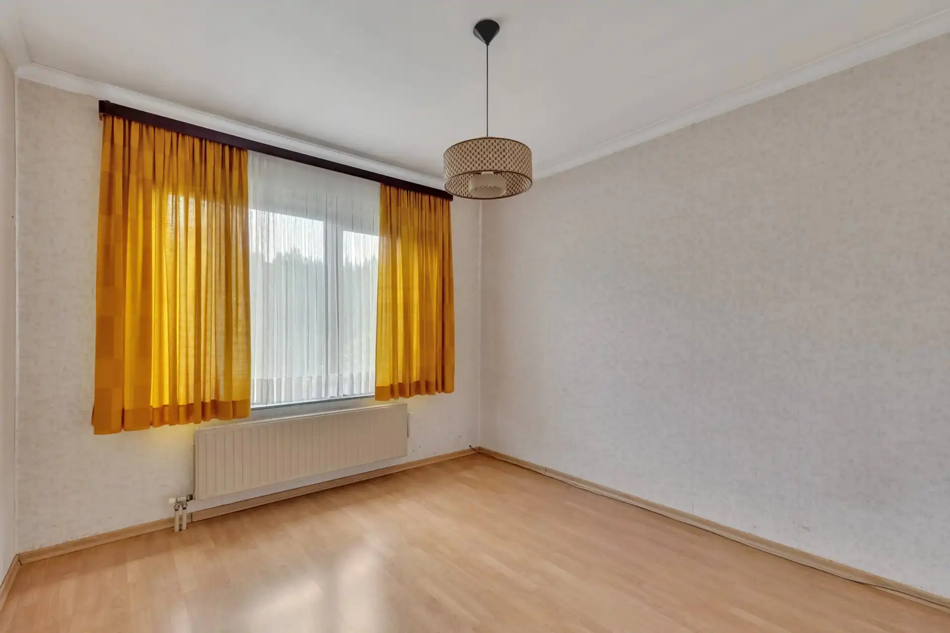 Charmante woning met drie slaapkamers, tuin en garage foto 8