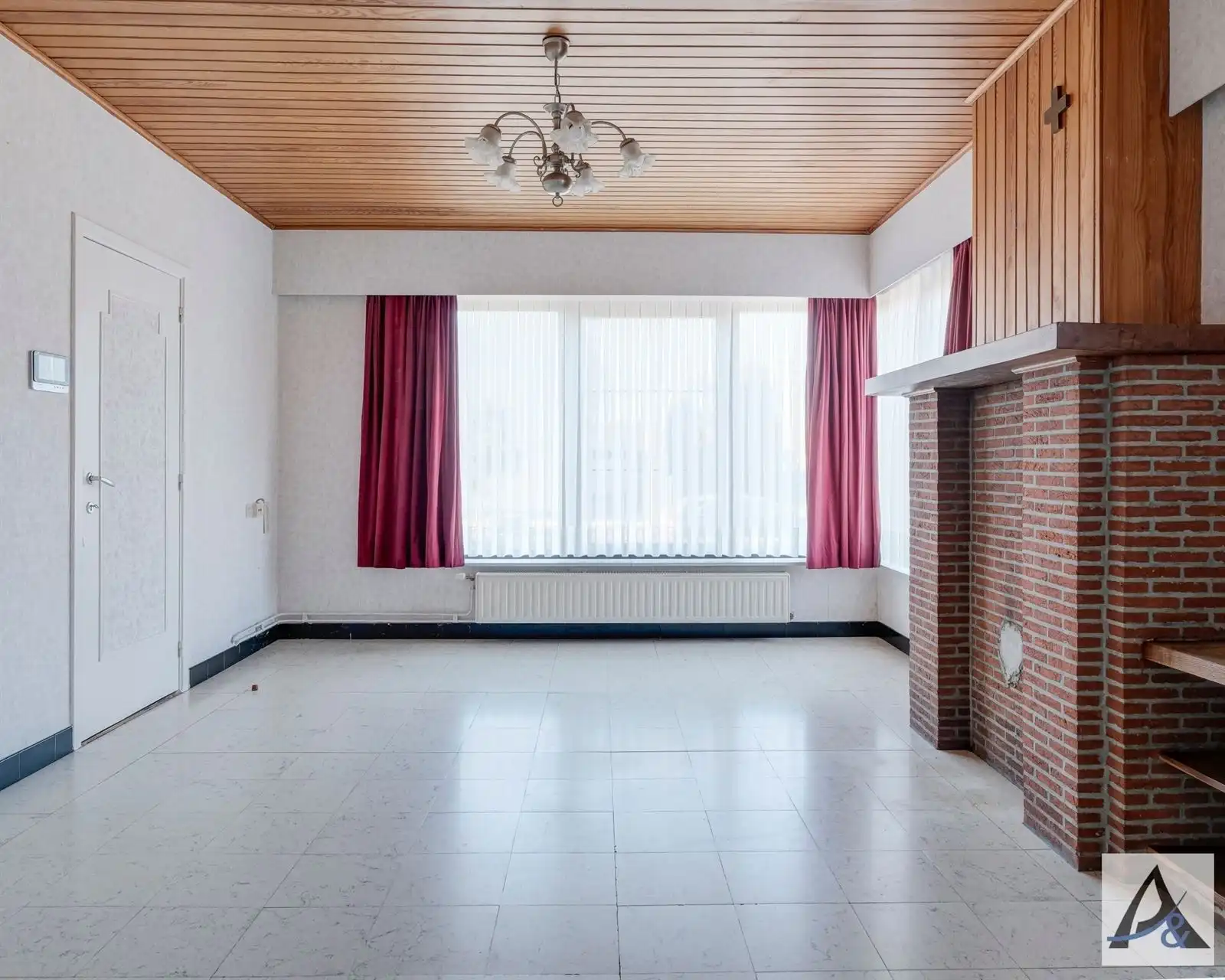 Te renoveren woning met potentieel in rustige buurt foto 12