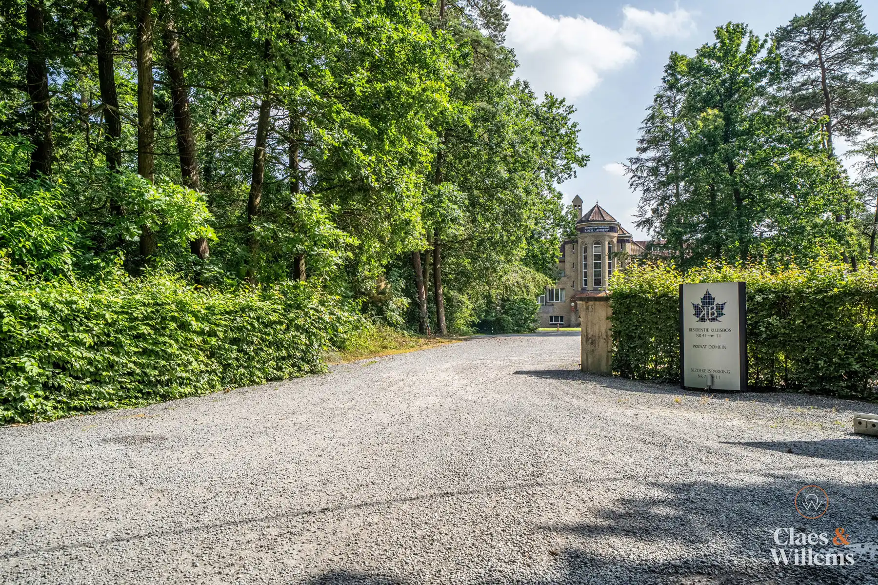 Gelijkvloers erfgoedappartement met tuin in Halle foto 26