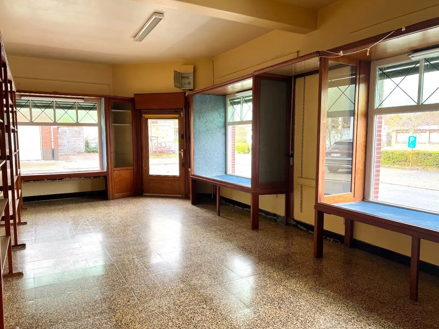 Ruime hoekwoning met handelsruimte en tal van mogelijkheden! foto 24