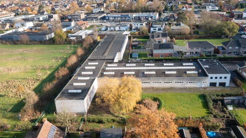 Roeselare-centraal.  KMO-SITE van +/- 3000m2 LOODSEN EN KANTOOR, aparte villa op uitstekende ligging. Ideale opbrengsteigendom of investering met doorgroei. Perceel van 8000 m2 foto 9