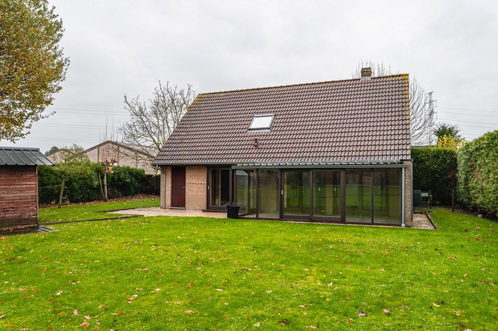 Open bebouwing op 950 m² met 4 kamers en garage foto {{pictureIndex}}