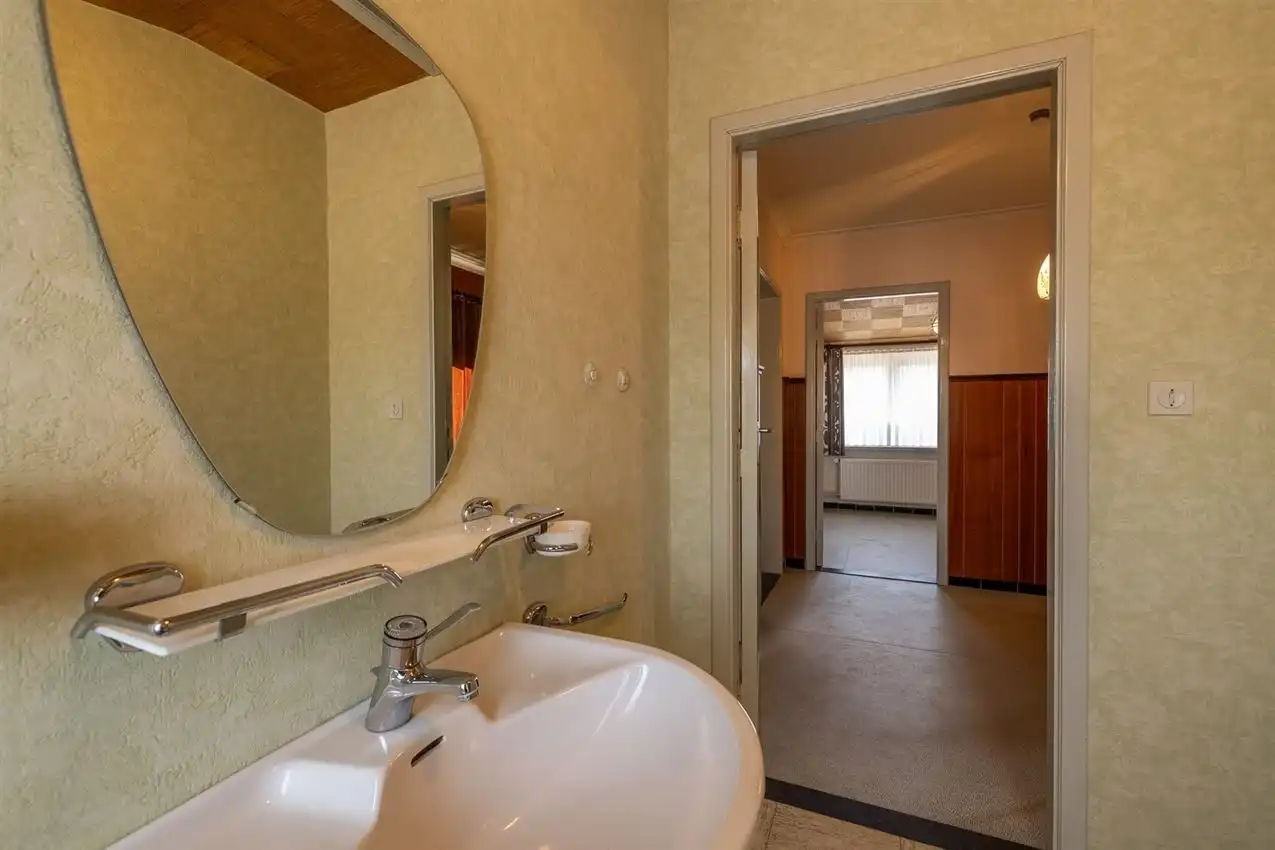 Degelijk woonhuis op topligging in Zichem op fietsafstand station foto 39