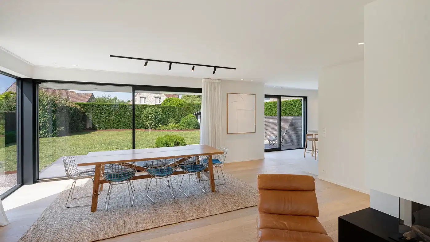 Volledig en zeer kwalitatief gerenoveerde villa op een ruim zuid-west gericht perceel foto 2