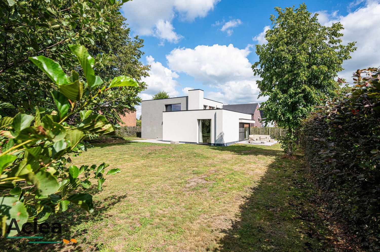 Stijlvolle, ruime woonst op een mooi perceel foto 33