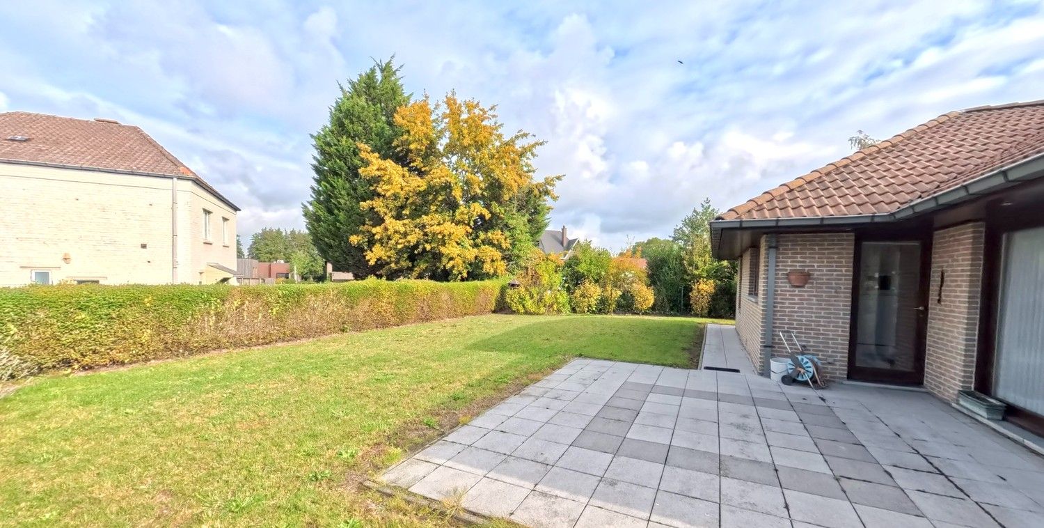 Ruime woning op toplocatie met grote tuin en inpandige garage! foto 15