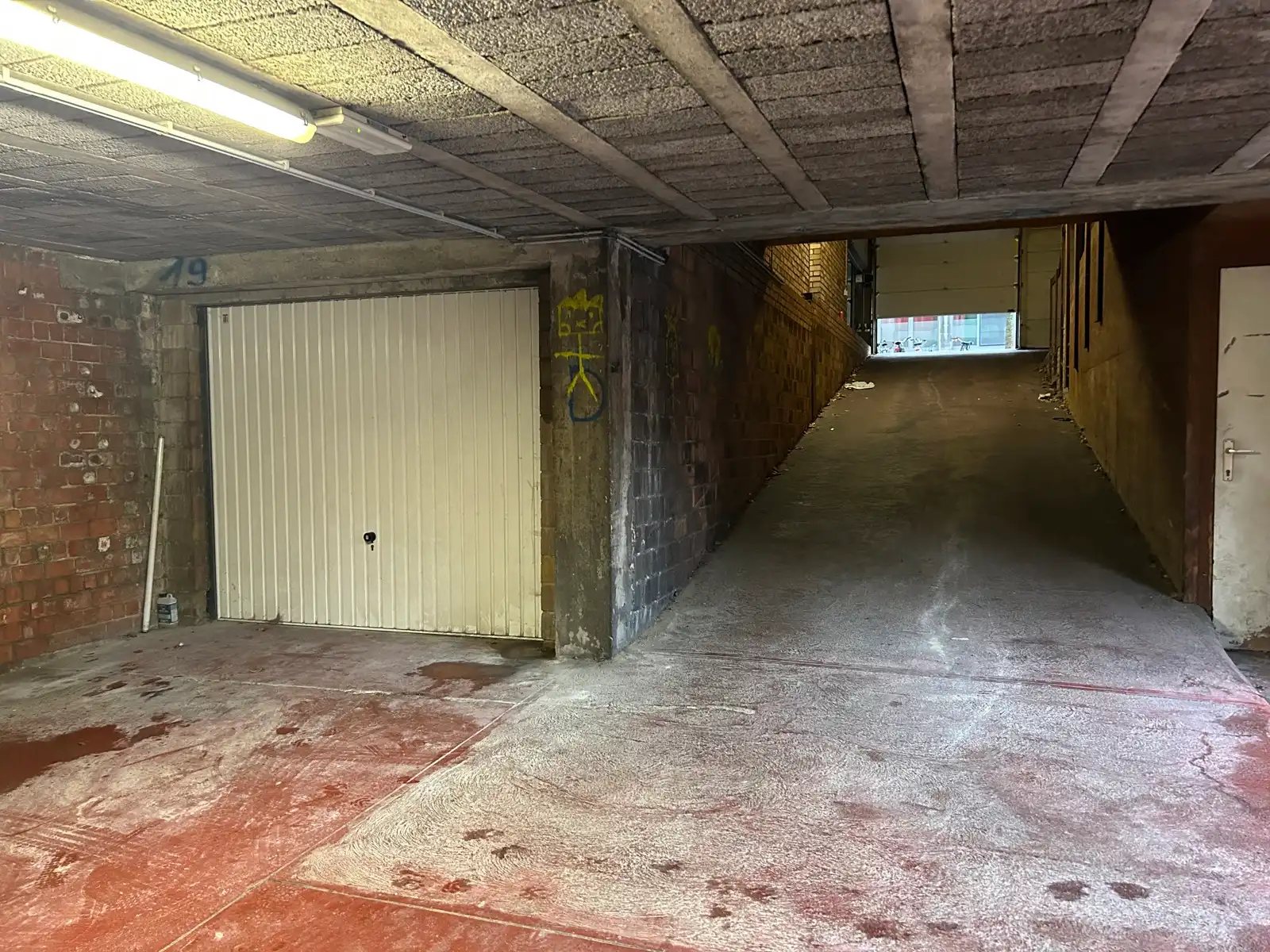 Uniek!! Uiterst ruime ondergrondse garagebox foto 4