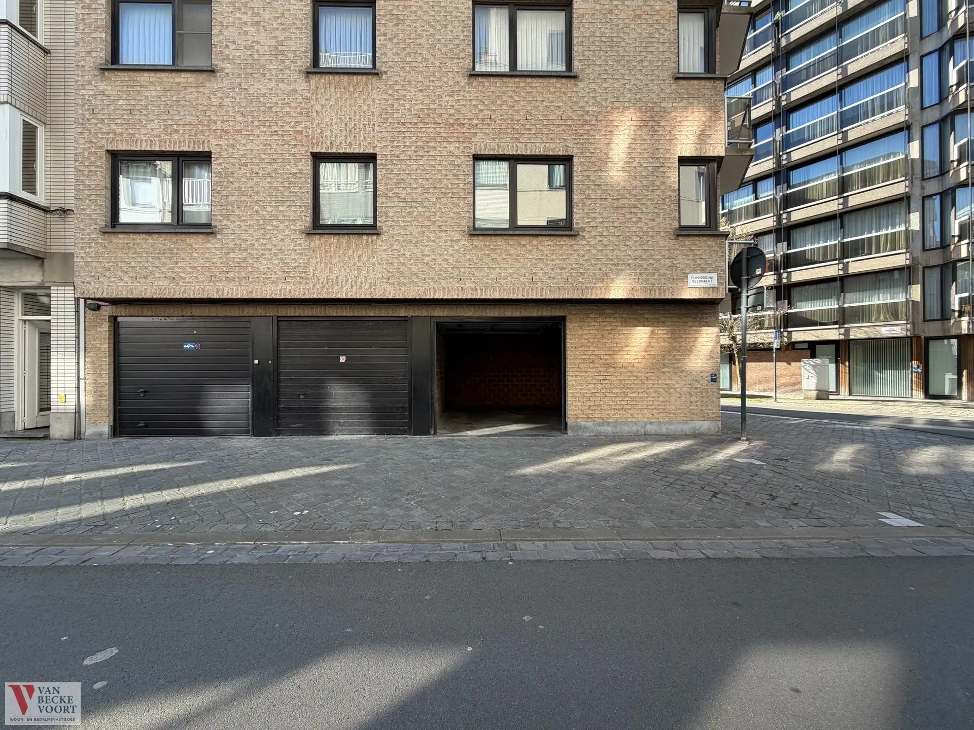 Garagebox 32m² op centrale legging foto 9