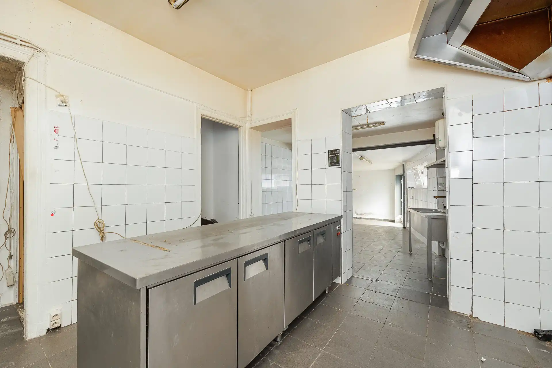 Te renoveren halfopen bebouwing: handel & appartement foto 12