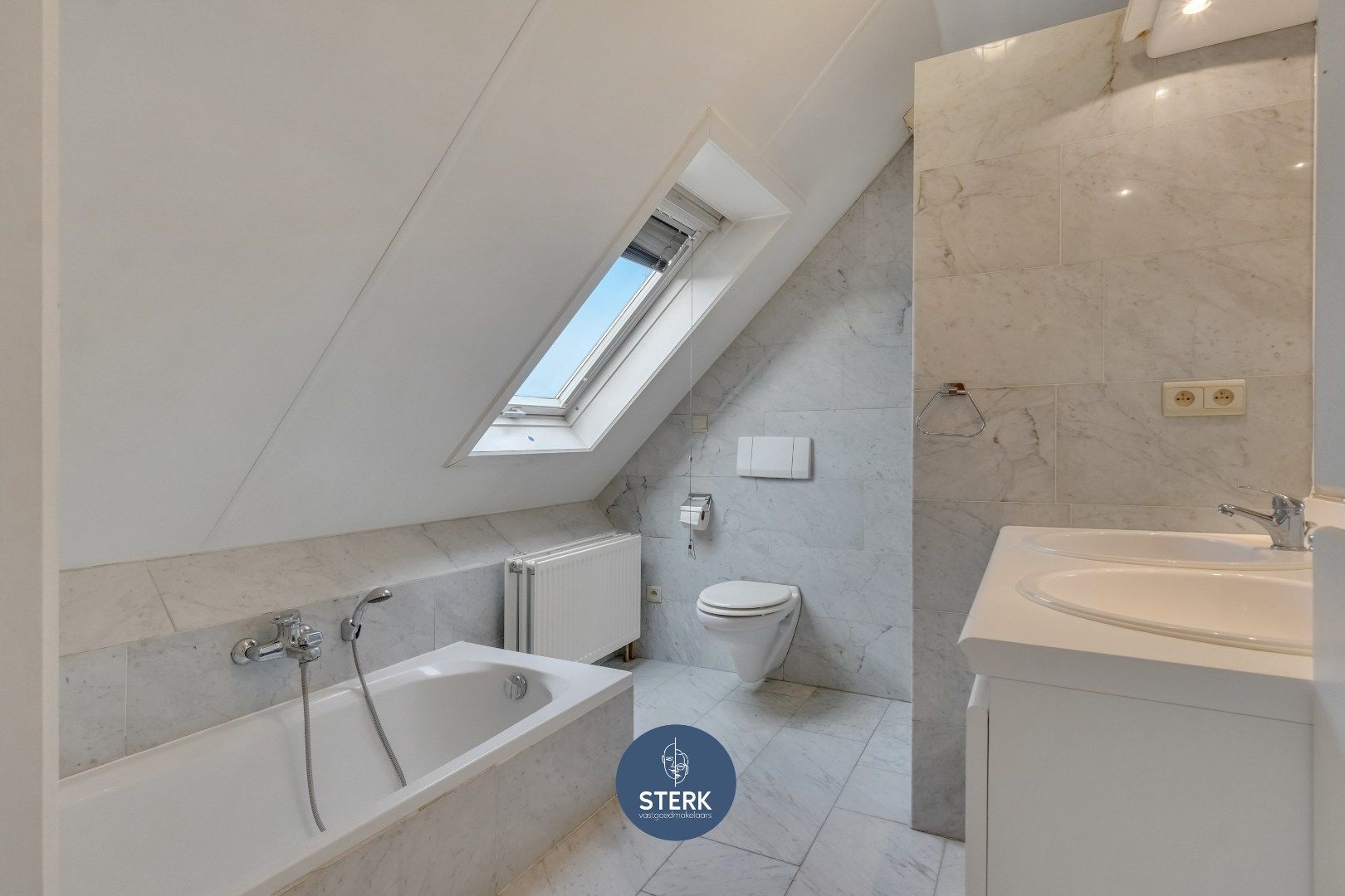 VERHUURD DUPLEX-APPARTEMENT OP EEN GUNSTIGE LOCATIE IN CENTRUM LANAKEN ! foto 14