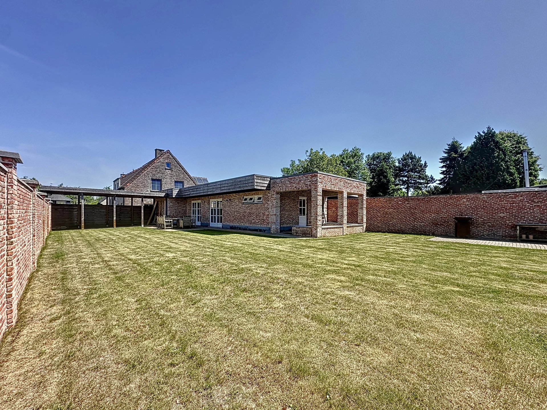 Charmante gerenoveerde woning met bijgebouw, ideaal voor bijberoep of inwonende ouders/volwassen kinderen. foto 26