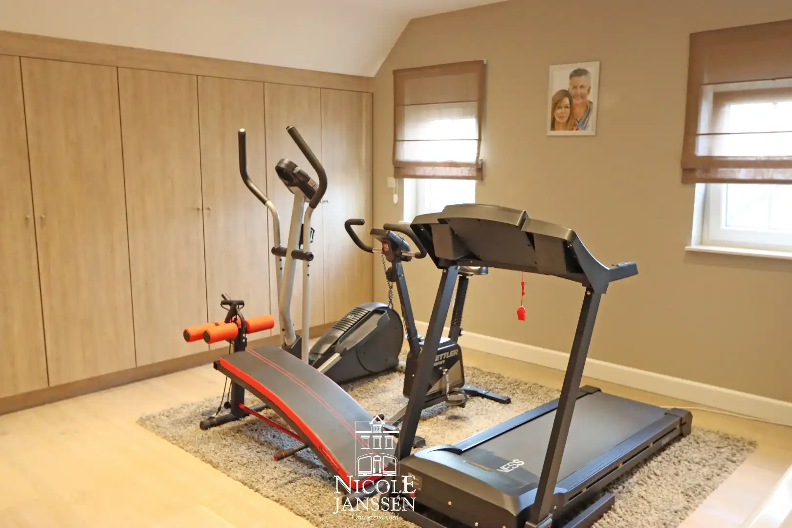 Ruime halfvrijstaande woning  foto 19