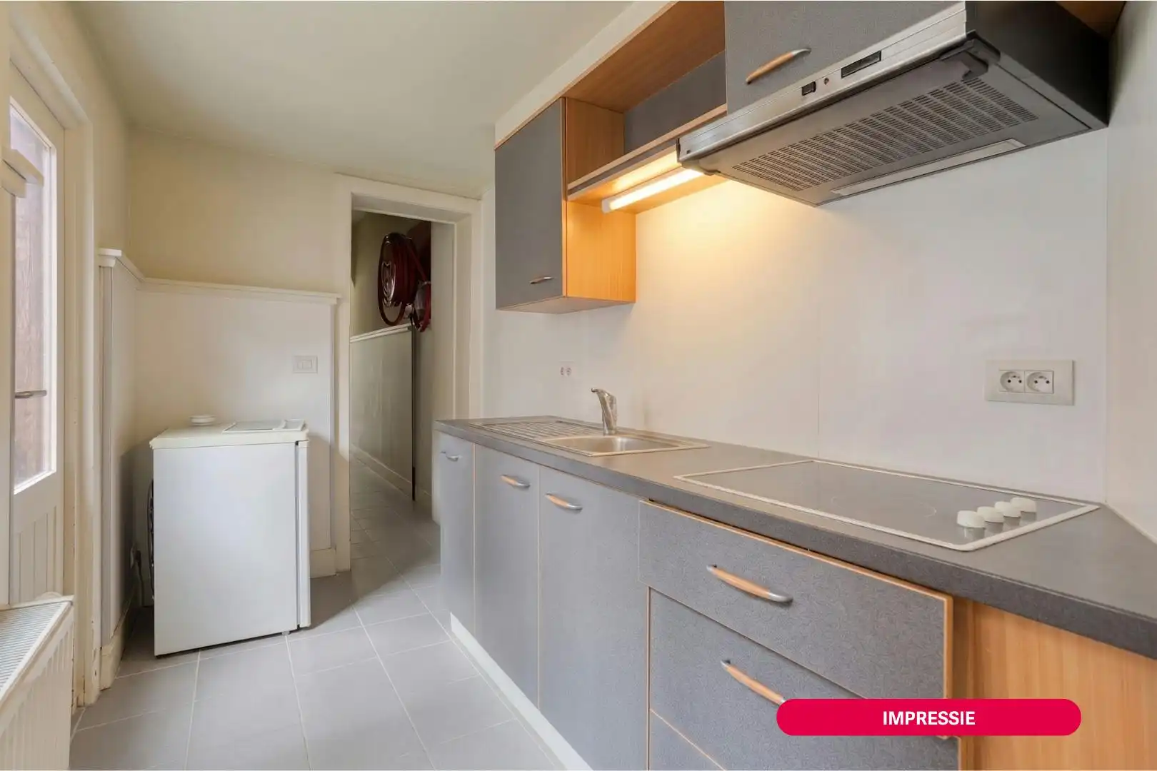 Karaktervol huis te renoveren in Brugge nabij het station foto 4