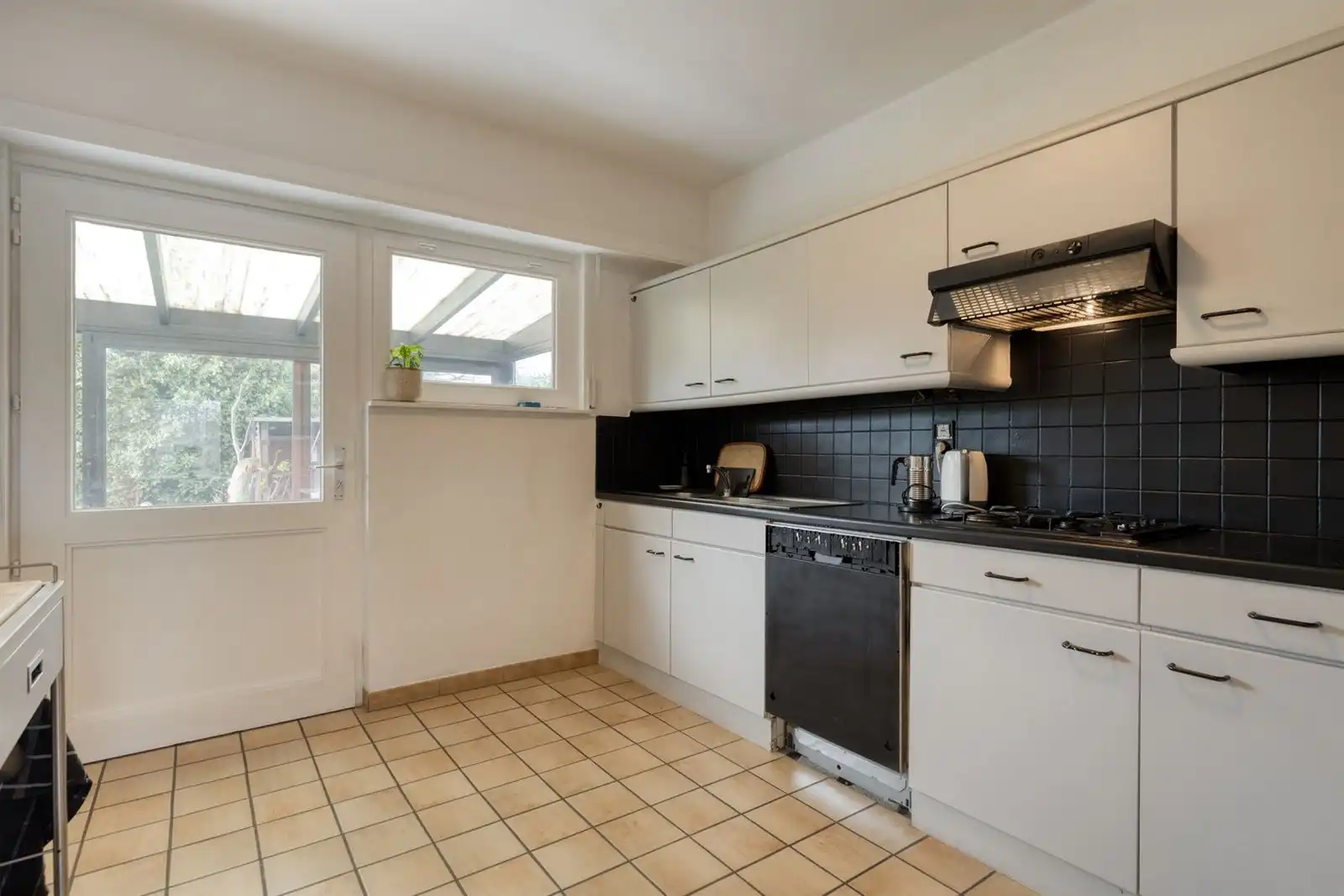 Wonen aan het water, woning met potentieel foto 9