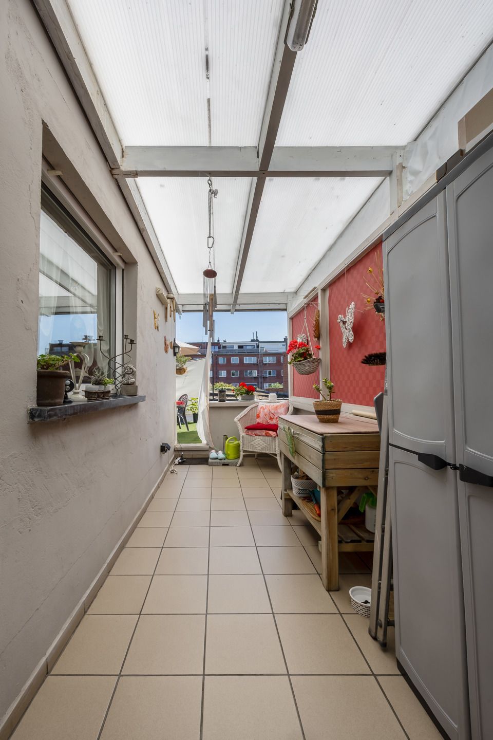 woonhuis opgedeeld in 3 appartementen, 2 grote garages en magazijn met 22 autostaanplaatsen en 3 plaatsen voor fietsen en moto's foto 15