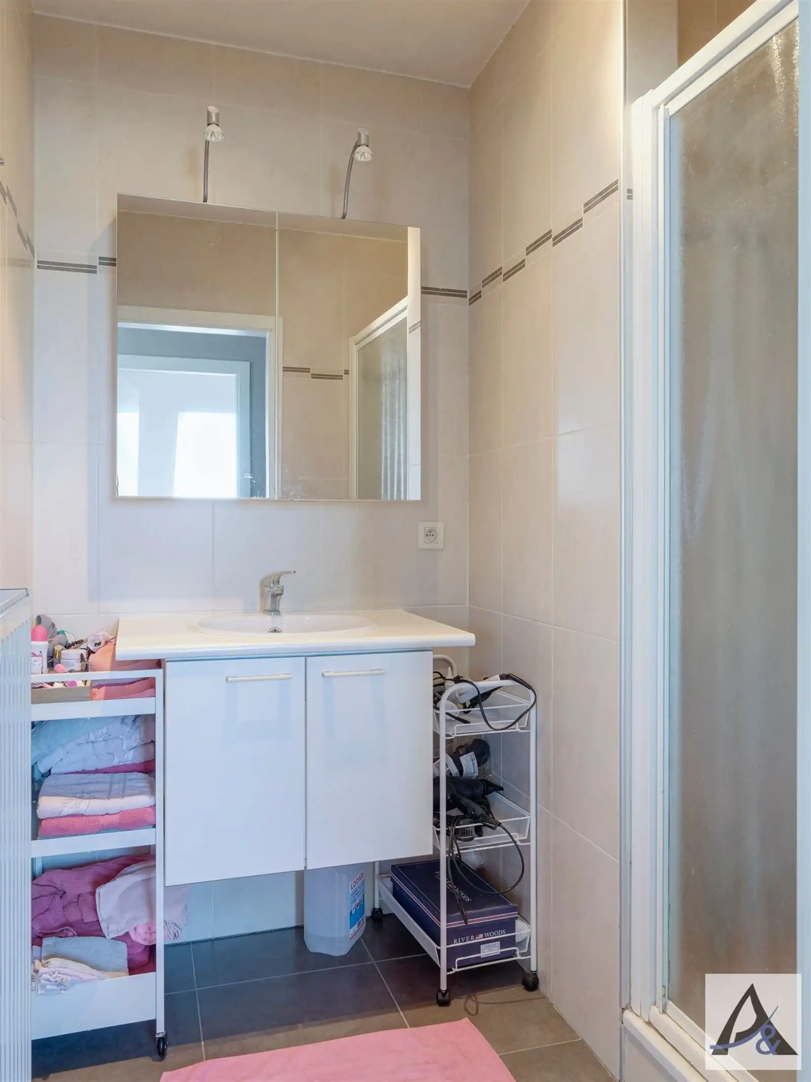 Ruim duplex appartement met terras en 3 slaapkamers in Diepenbeek. foto 13