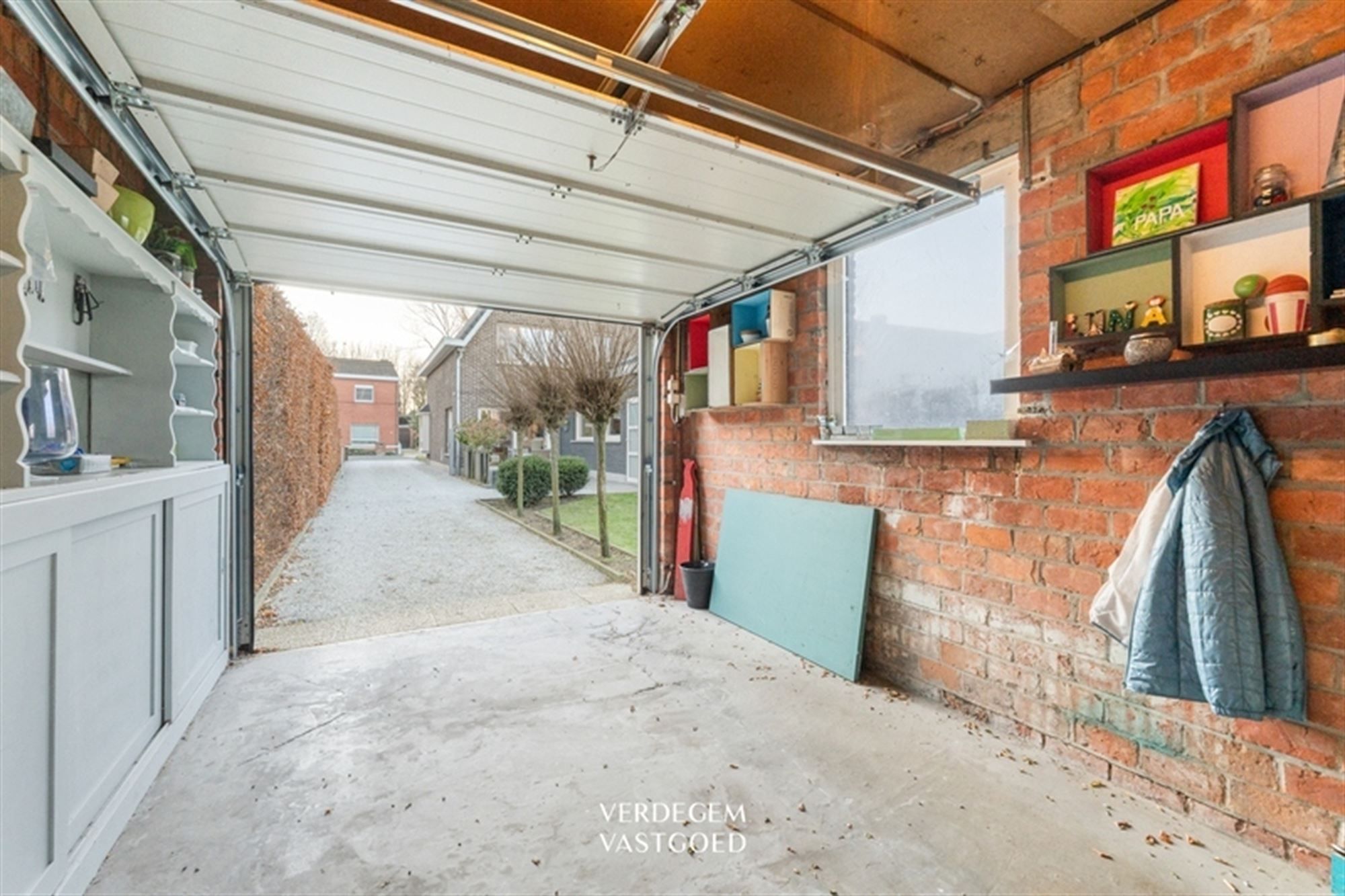 Stijlvolle en instapklare woning met 2+1 slaapkamers, garage en mooie tuin foto 17