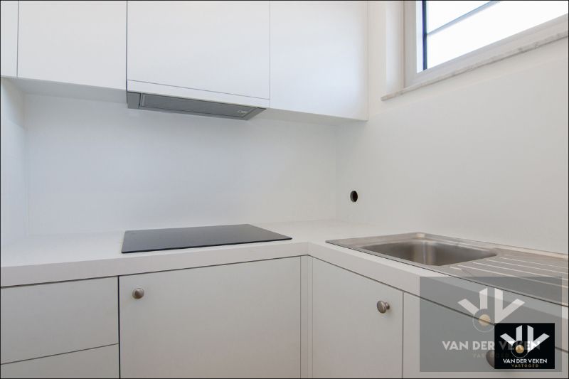 Gerenoveerd en instapklaar penthouse in hartje Hasselt (Leopoldplein) met prachtig uitzicht! foto 8