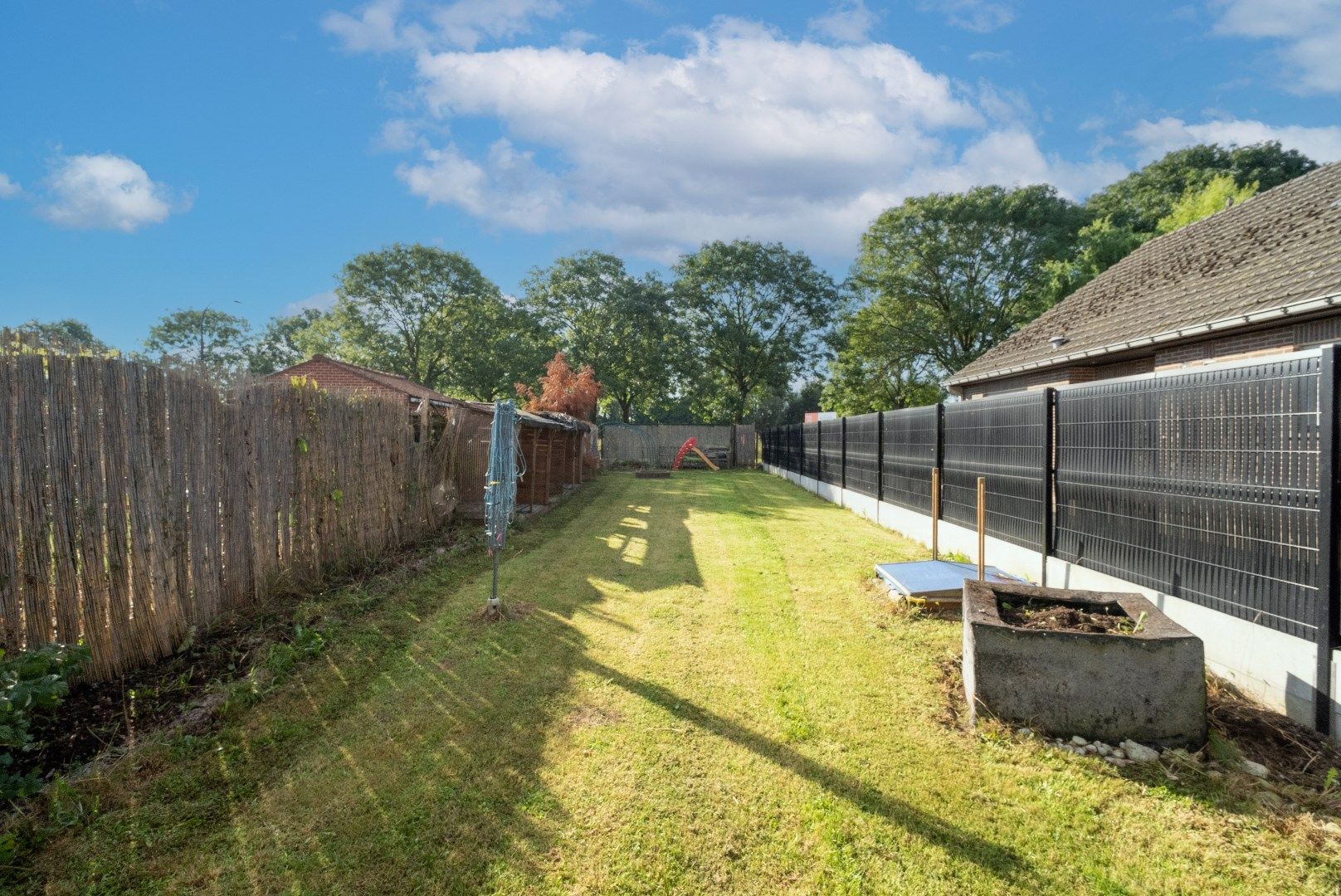 CHARMANTE WONING MET TUIN EN UITWEG foto 13