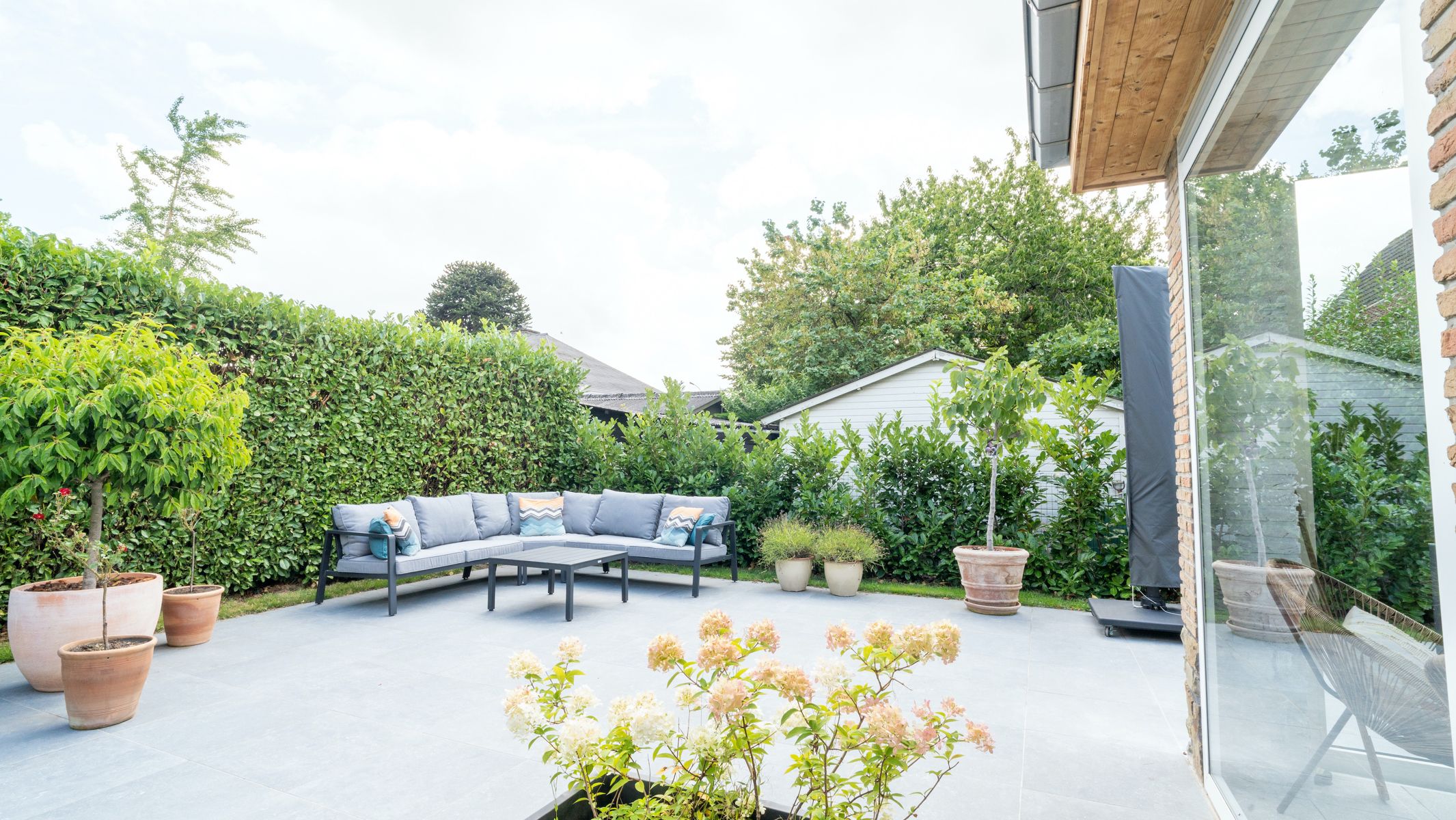 Instapklare en gerenoveerde villa met 3/4 slps en bureau foto 40