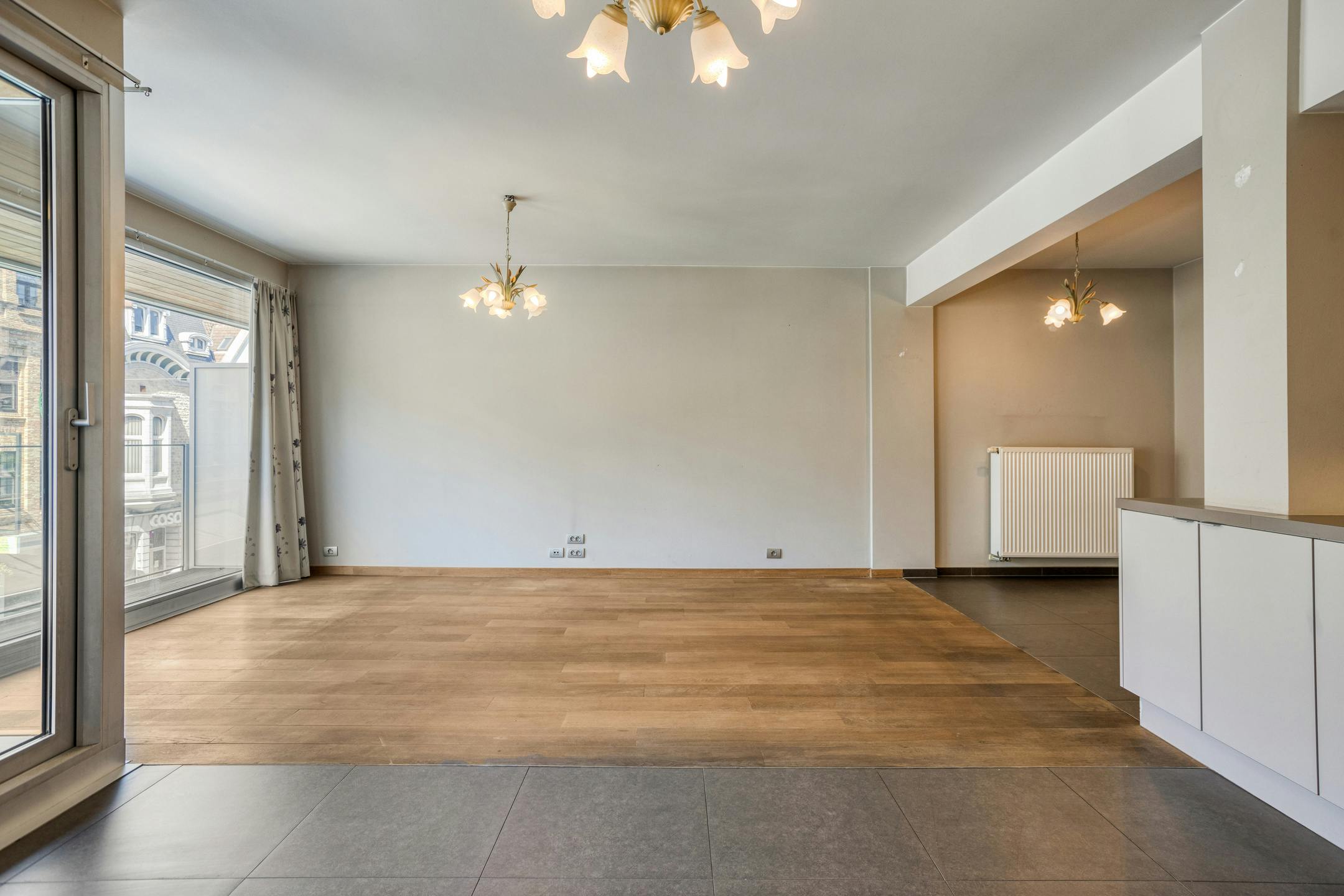 Lichtrijk 2-slpk app. met 2 terrassen in hartje Roeselare foto 3