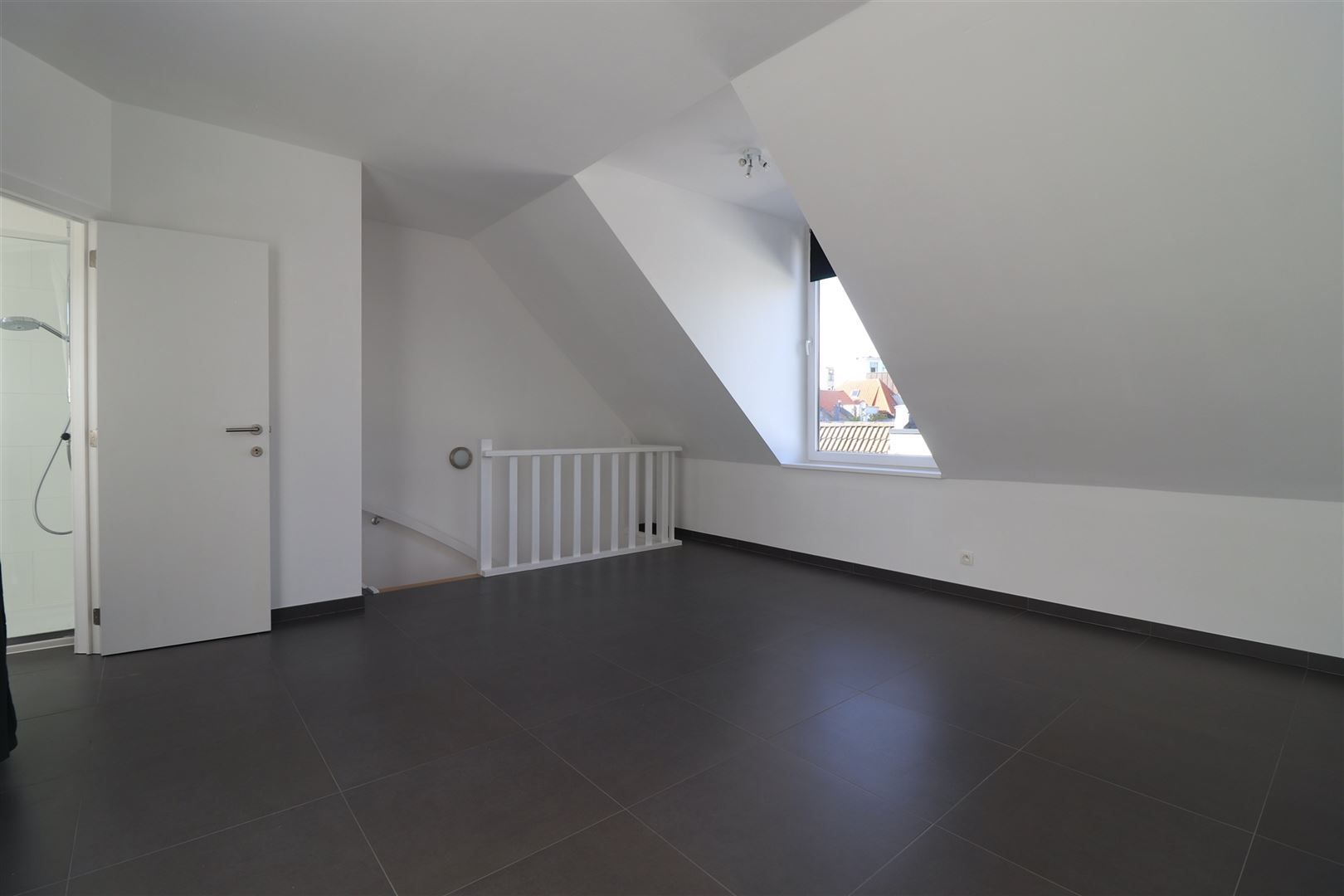 Moderne flat met terras foto 9