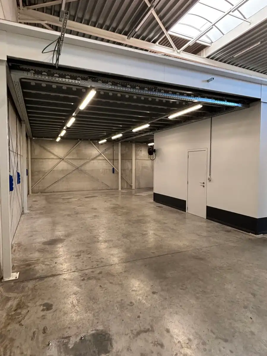 Bedrijfspand van ca 300m² foto 6