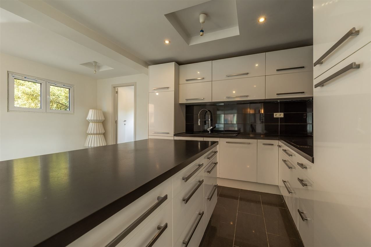 Royale gezinswoning, veel privacy, subliem terras foto 12