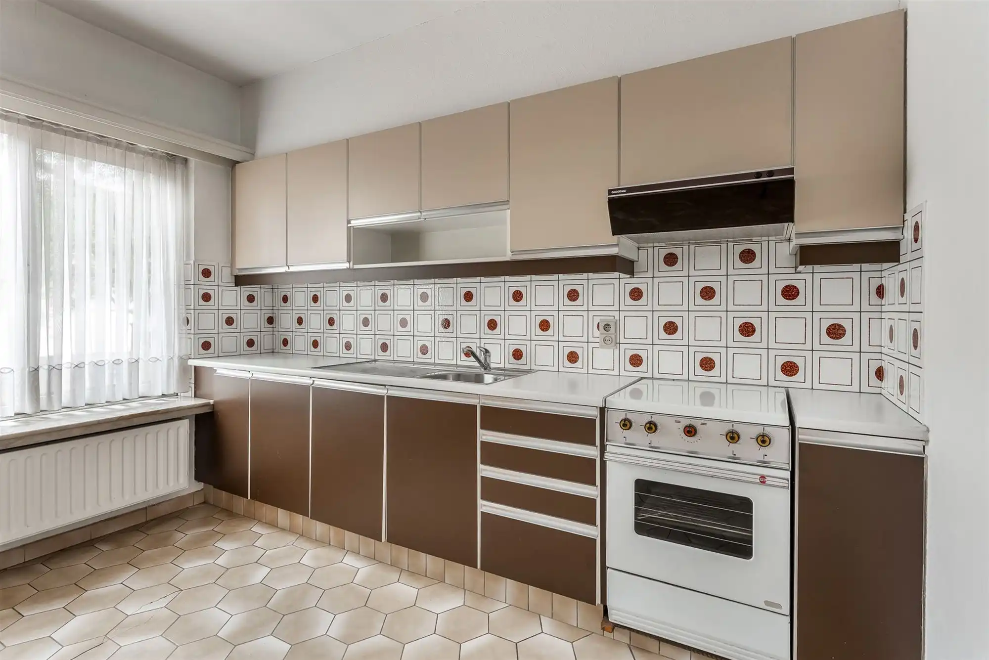 CENTRAAL GELEGEN, RUIM HANDELSPAND MET WOONST (415M²) TE BALEN foto 21