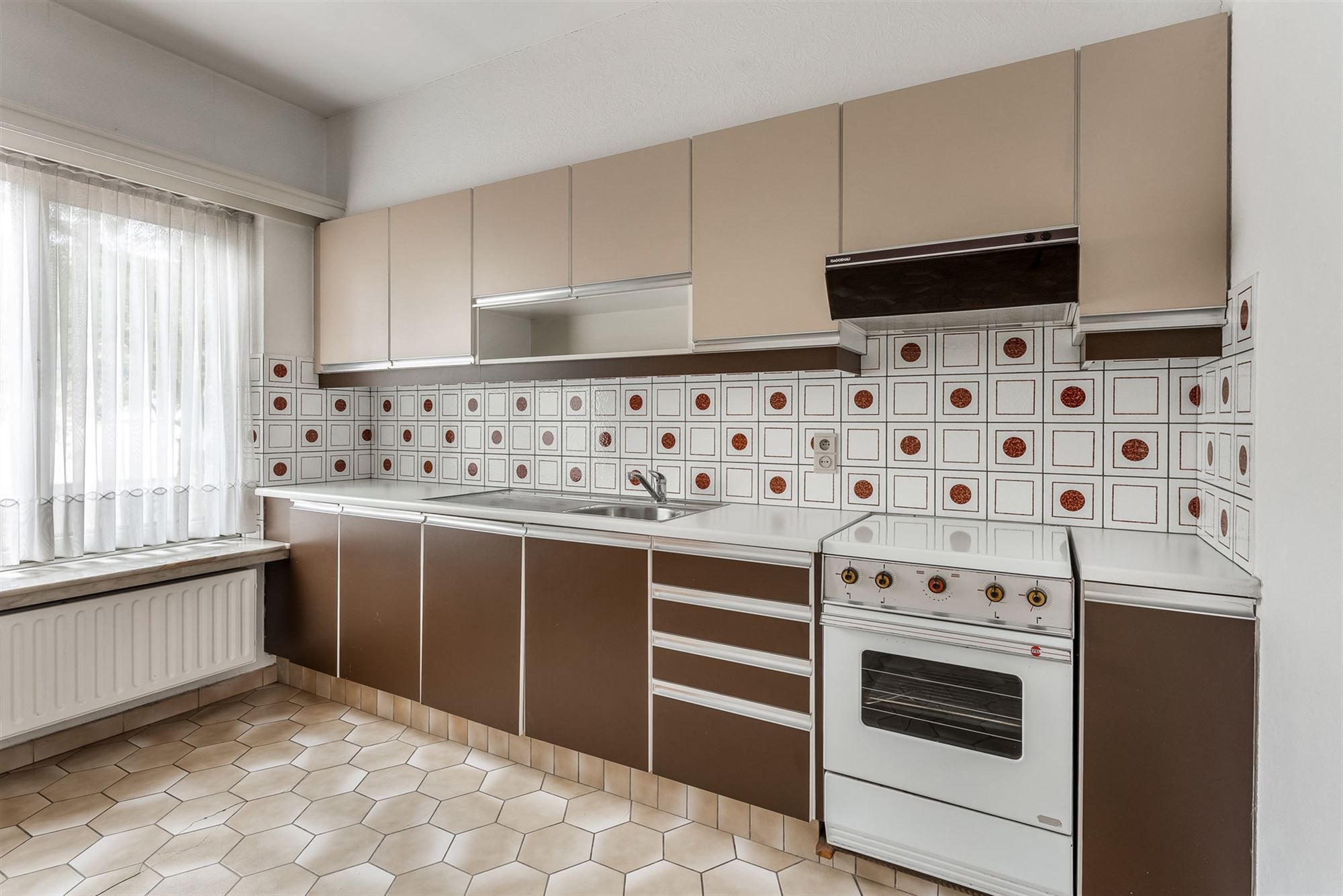 CENTRAAL GELEGEN, RUIM HANDELSPAND MET WOONST (415M²) TE BALEN foto 21