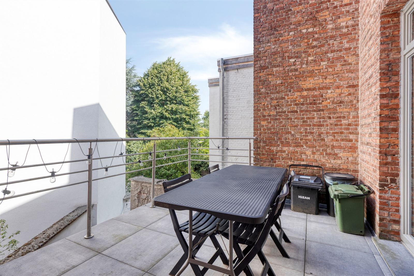 MORTSEL Instapklare studio op topligging met ruim terras! foto 9