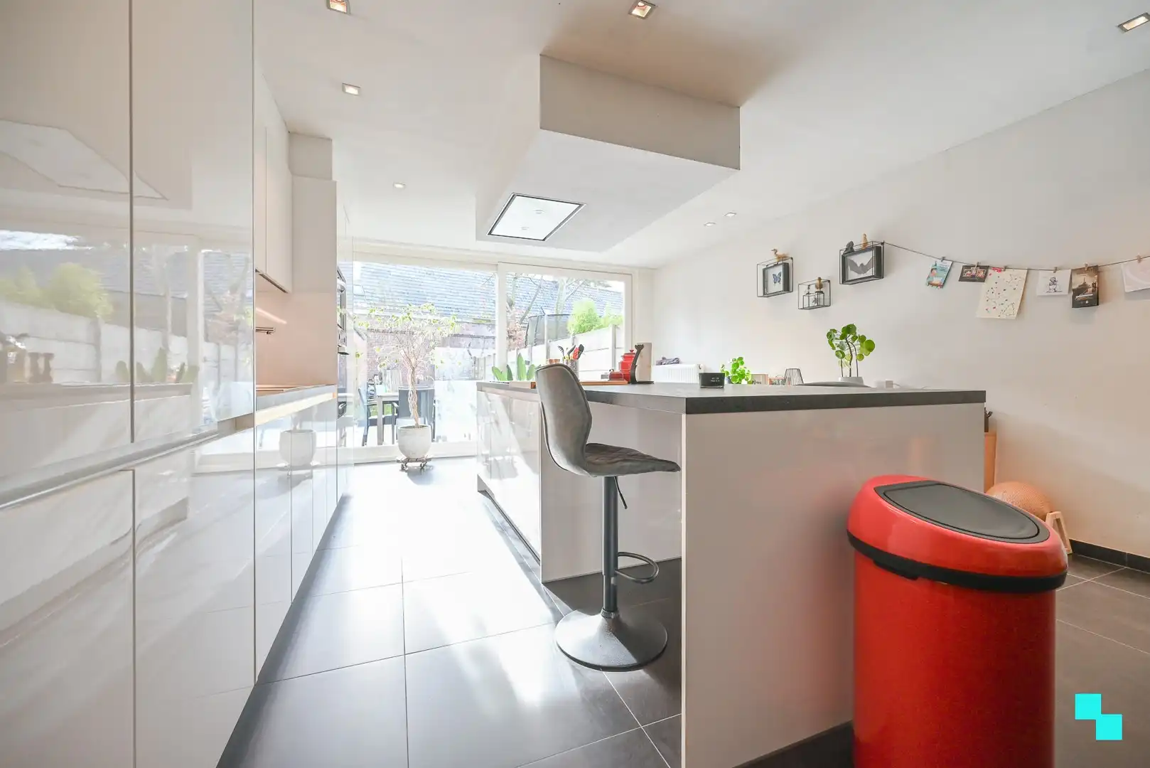 Compleet gerenoveerde ééngezinswoning met 3 slaapkamers en gezellige tuin foto 3