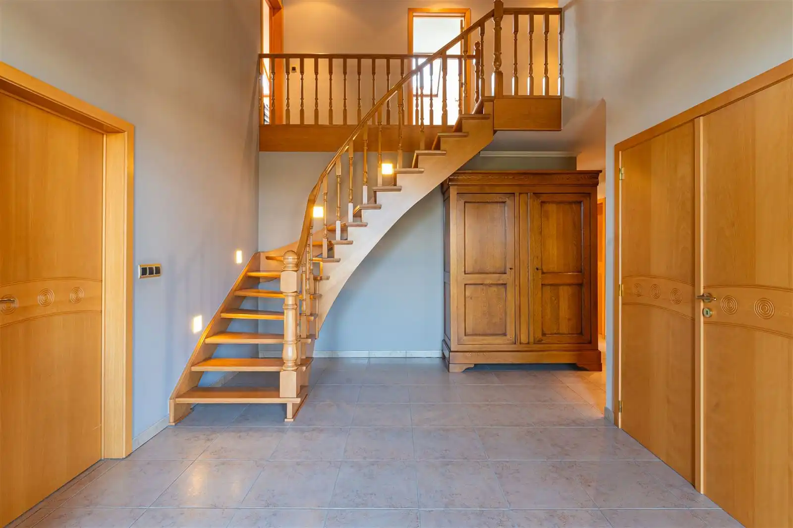 Ruime lichtrijke villa met tuin op 15are50 foto 18