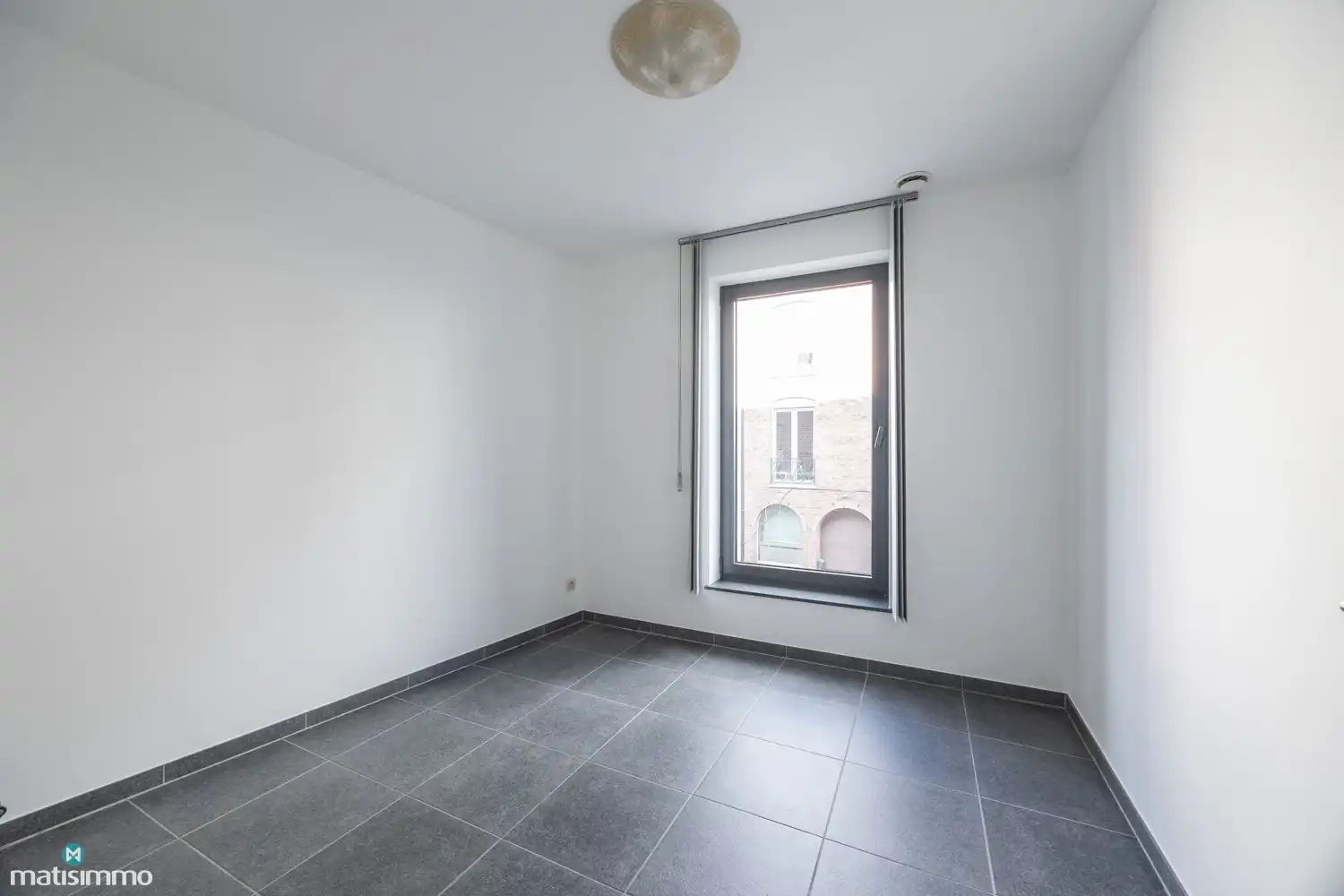INSTAPKLAAR APPARTEMENT MET 2 SLAAPKAMERS, RUIM TERRAS EN AUTOSTAANPLAATS IN HET CENTRUM VAN BILZEN foto 12