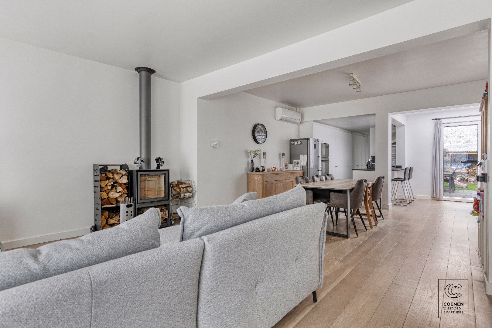 Prachtige woning van 200 m² met vier slaapkamers op een uitstekende locatie te Schoten! foto 5
