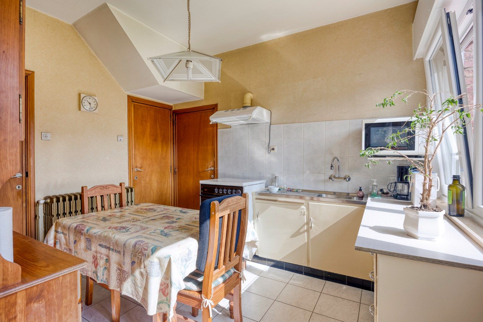 Vrijstaande woning met 3 slpks op een prachtig perceel van 1.060 m² !  foto 6