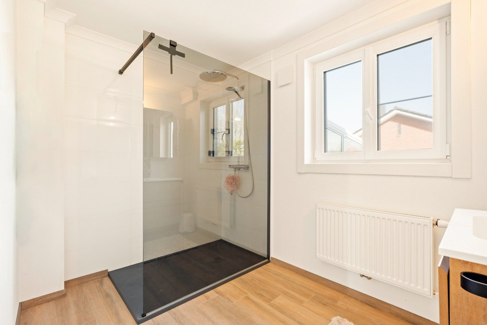 ALLEENSTAANDE WONING MET 5 SLPKS, 2 BADKAMERS, TUIN EN GARAGE foto 14
